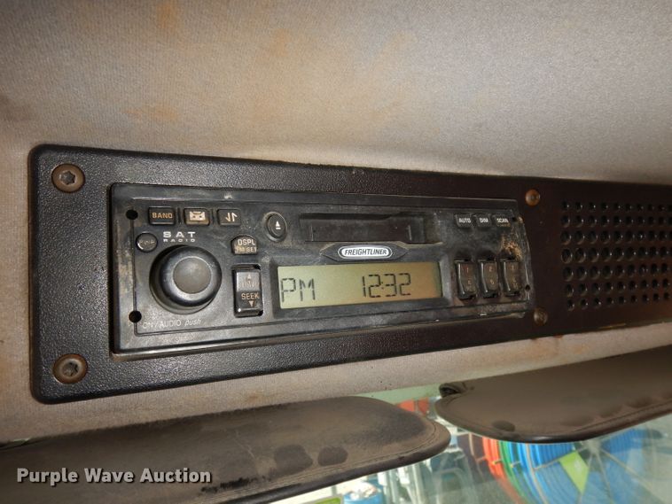 image for item JE9619 2003 Freightliner FL112  semi truck