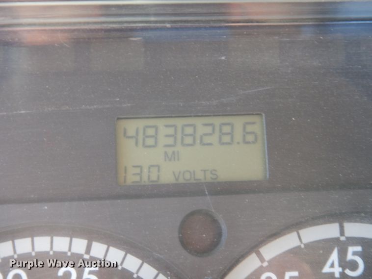 image for item JE9619 2003 Freightliner FL112  semi truck