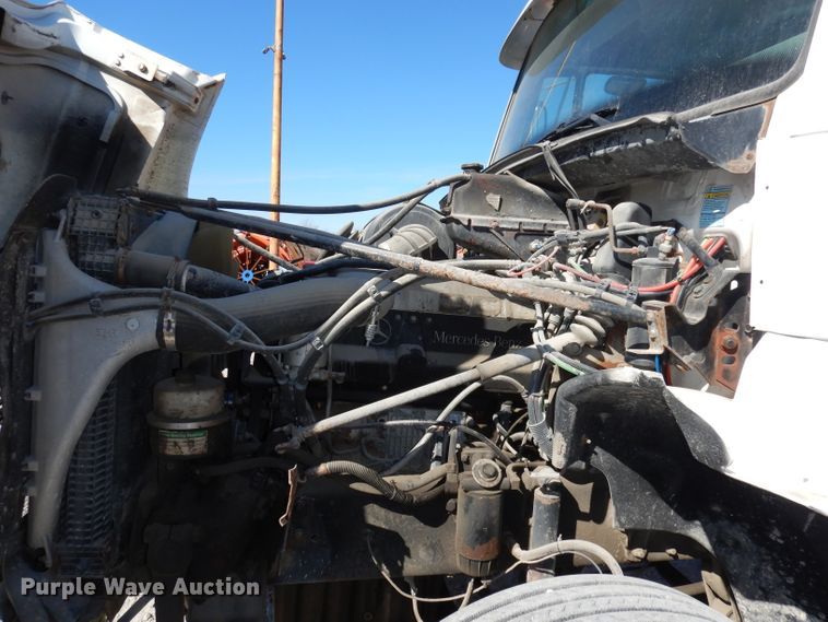 image for item JE9619 2003 Freightliner FL112  semi truck