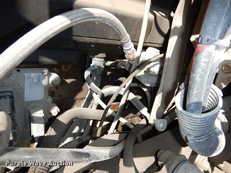 image for item JE9619 2003 Freightliner FL112  semi truck