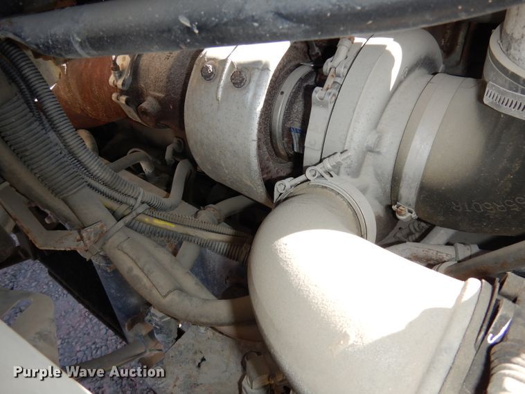 image for item JE9619 2003 Freightliner FL112  semi truck