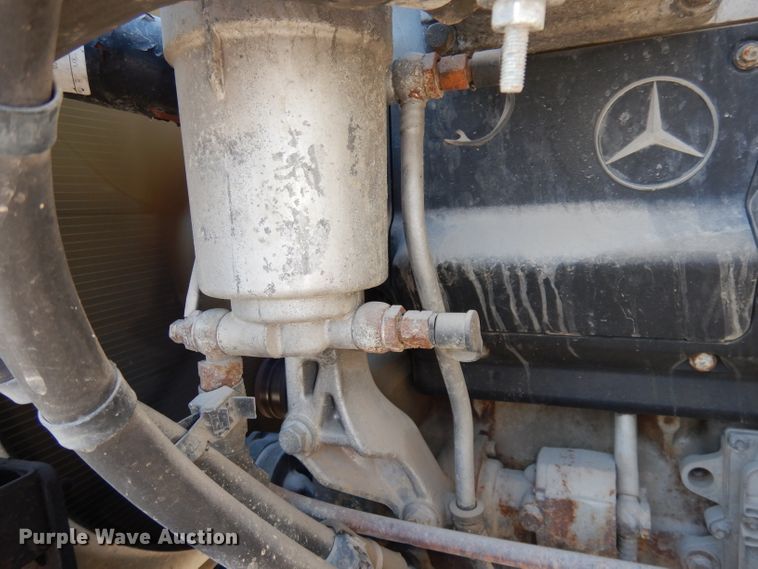 image for item JE9619 2003 Freightliner FL112  semi truck