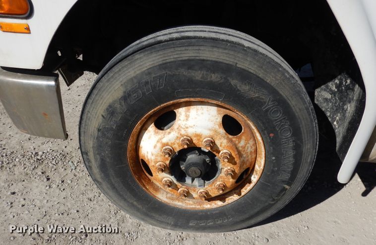 image for item JE9619 2003 Freightliner FL112  semi truck