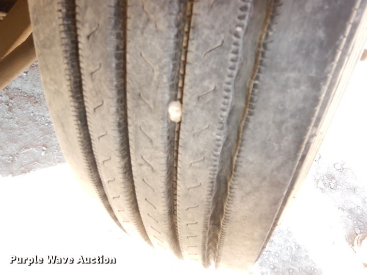 image for item JE9619 2003 Freightliner FL112  semi truck