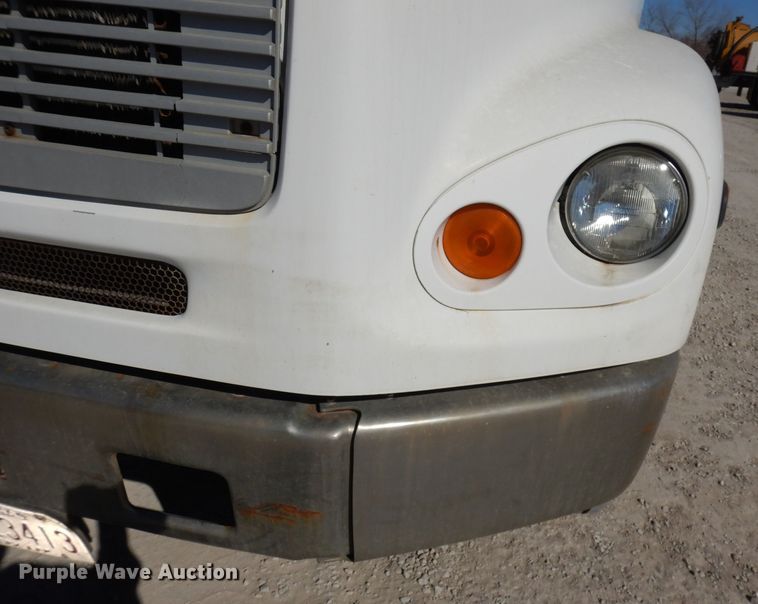 image for item JE9619 2003 Freightliner FL112  semi truck