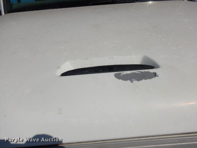 image for item JE9619 2003 Freightliner FL112  semi truck