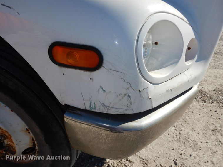 image for item JE9619 2003 Freightliner FL112  semi truck