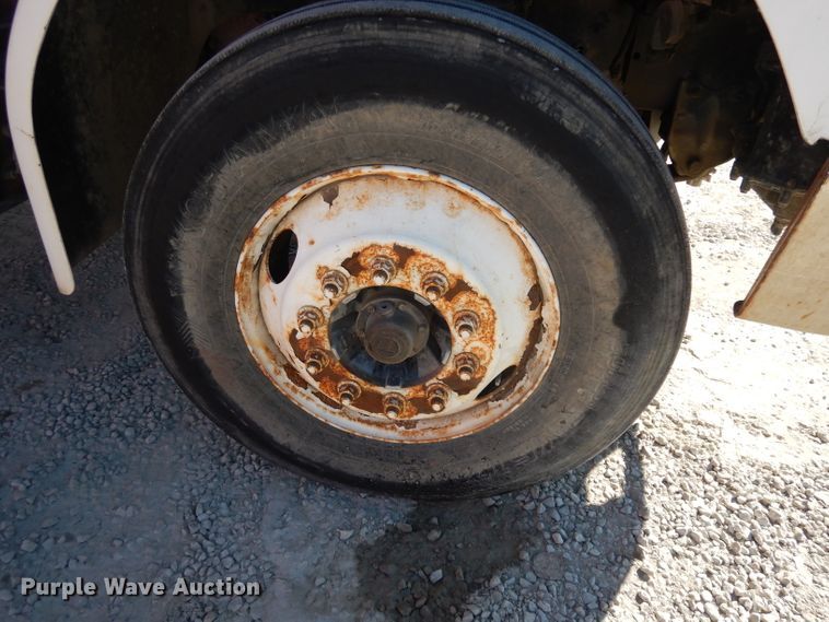 image for item JE9619 2003 Freightliner FL112  semi truck