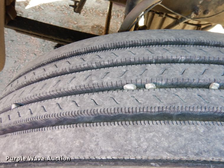 image for item JE9619 2003 Freightliner FL112  semi truck