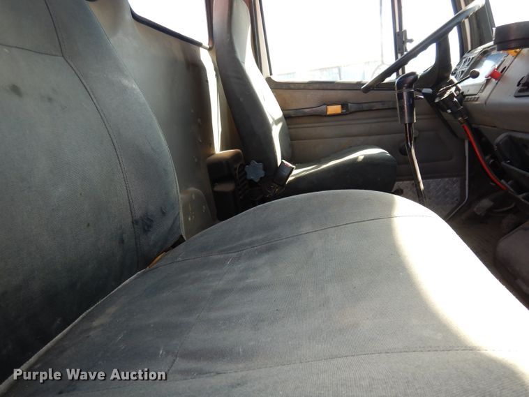 image for item JE9619 2003 Freightliner FL112  semi truck