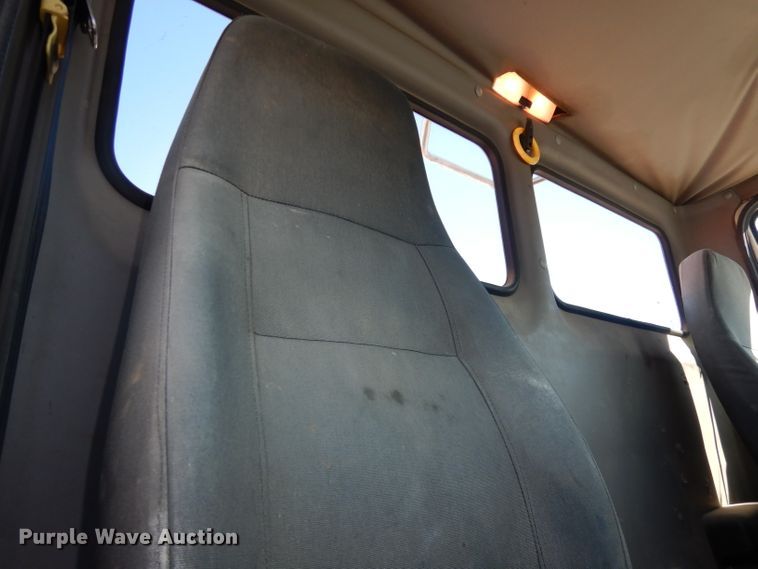 image for item JE9619 2003 Freightliner FL112  semi truck