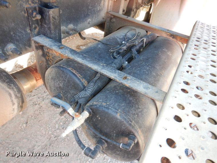 image for item JE9619 2003 Freightliner FL112  semi truck