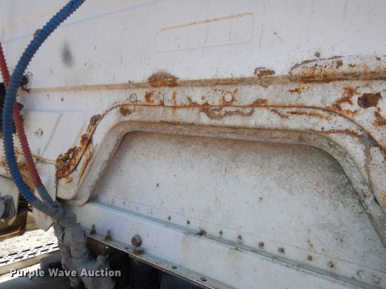 image for item JE9619 2003 Freightliner FL112  semi truck