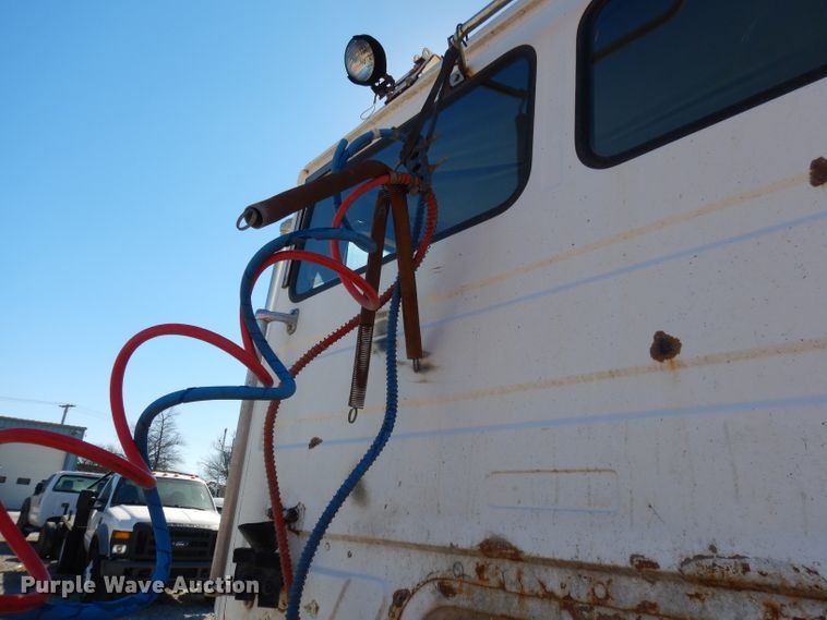 image for item JE9619 2003 Freightliner FL112  semi truck