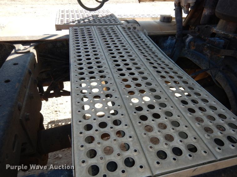 image for item JE9619 2003 Freightliner FL112  semi truck