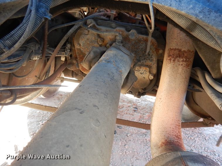 image for item JE9619 2003 Freightliner FL112  semi truck