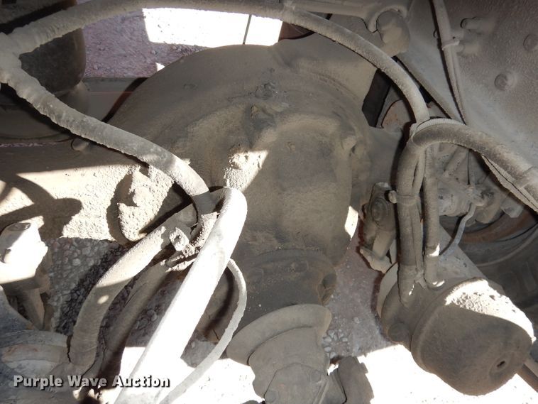 image for item JE9619 2003 Freightliner FL112  semi truck