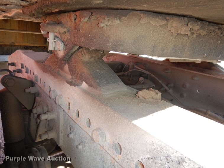 image for item JE9619 2003 Freightliner FL112  semi truck