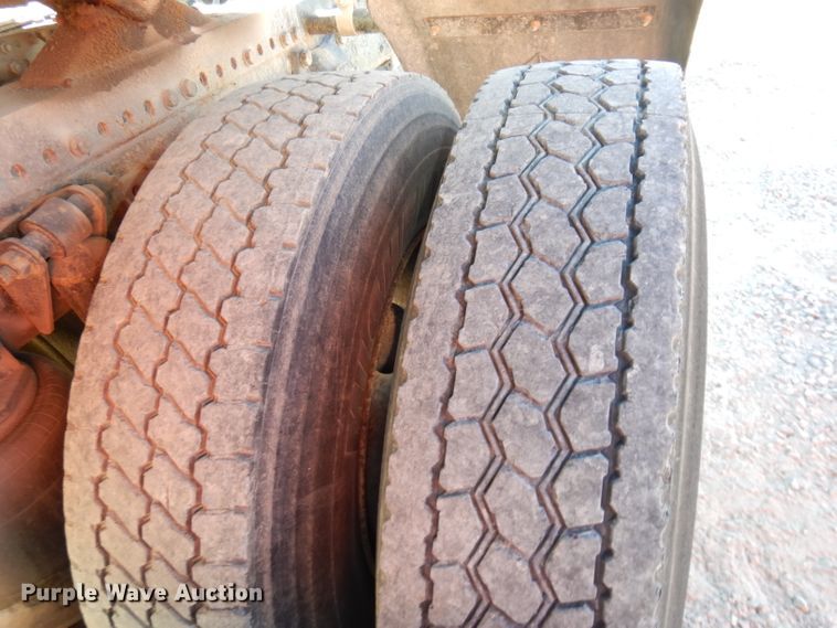 image for item JE9619 2003 Freightliner FL112  semi truck