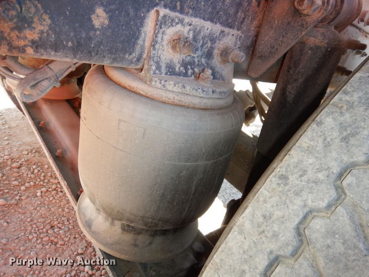 image for item JE9619 2003 Freightliner FL112  semi truck