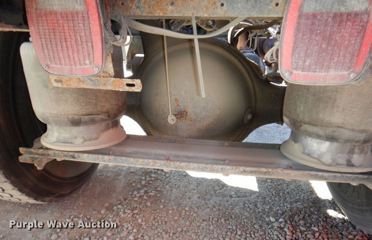 image for item JE9619 2003 Freightliner FL112  semi truck