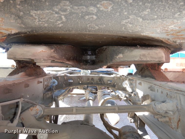 image for item JE9619 2003 Freightliner FL112  semi truck