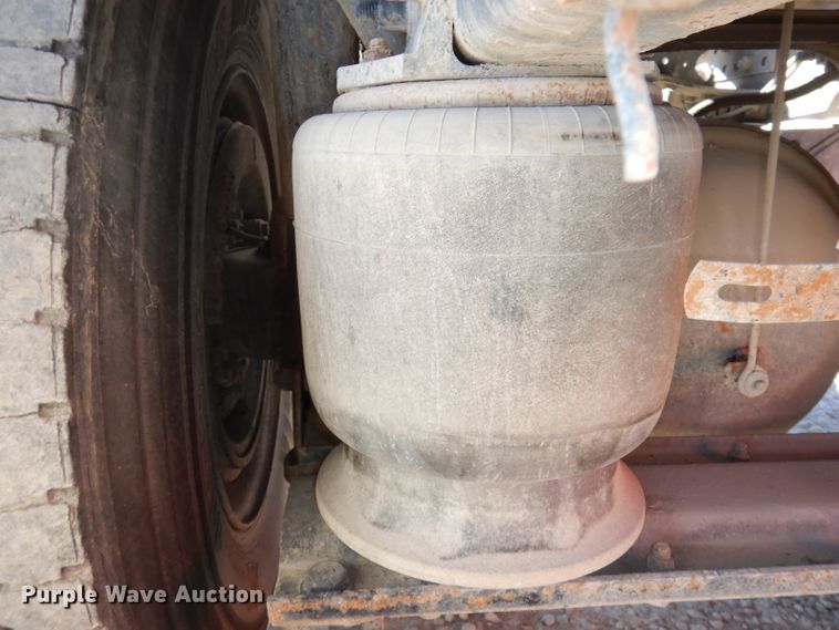 image for item JE9619 2003 Freightliner FL112  semi truck