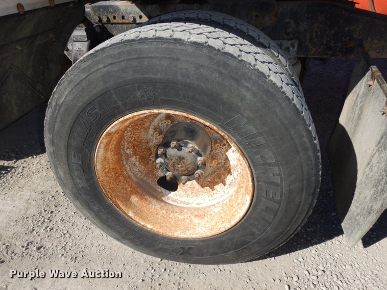 image for item JE9619 2003 Freightliner FL112  semi truck