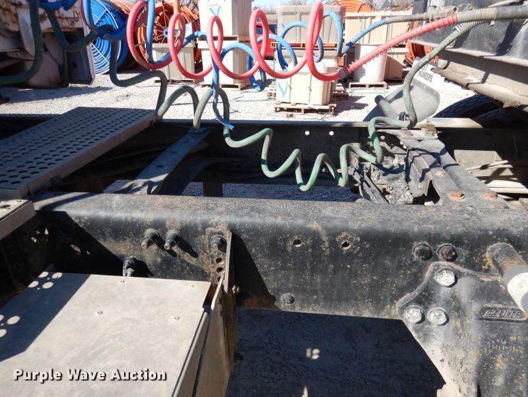 image for item JE9619 2003 Freightliner FL112  semi truck