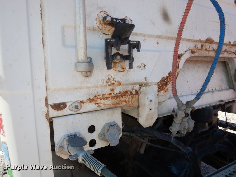 image for item JE9619 2003 Freightliner FL112  semi truck