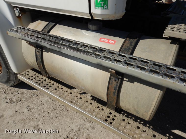 image for item JE9619 2003 Freightliner FL112  semi truck