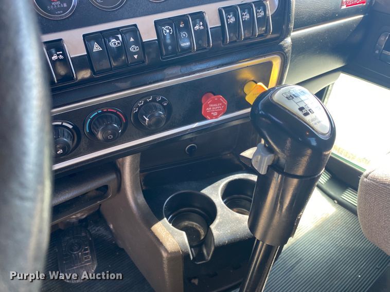 image for item JN9178 2009 Kenworth T800  winch truck