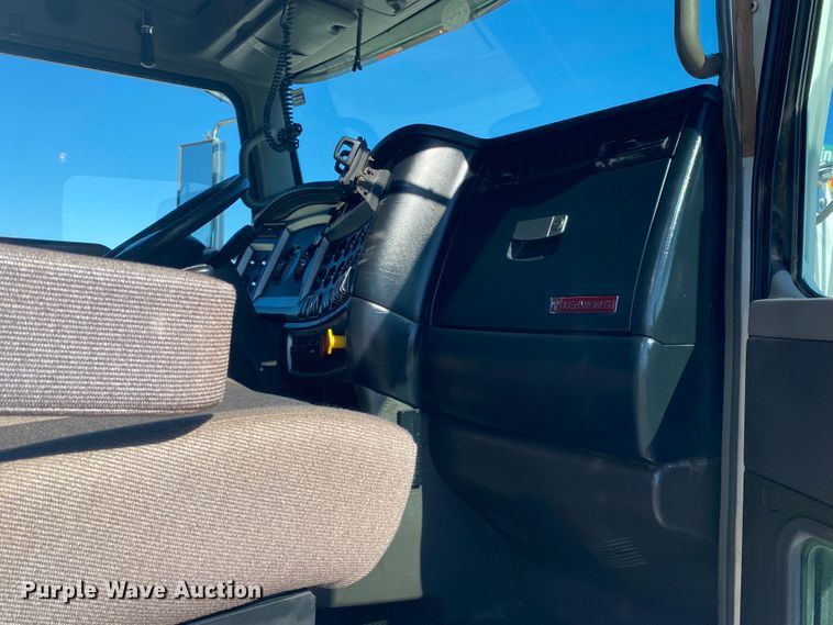 image for item JN9178 2009 Kenworth T800  winch truck