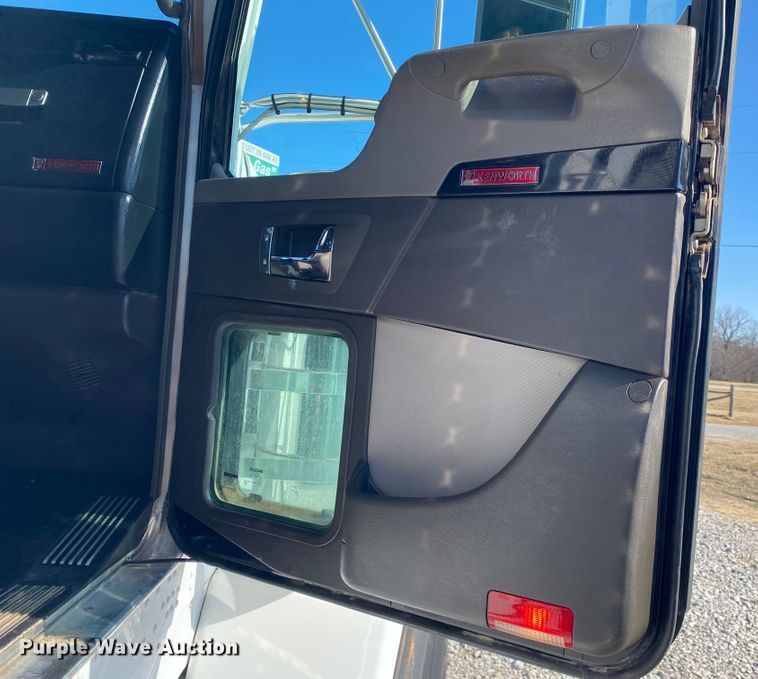 image for item JN9178 2009 Kenworth T800  winch truck