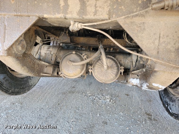 image for item JP9032 1994 Landoll 317A  drop deck equipment trailer