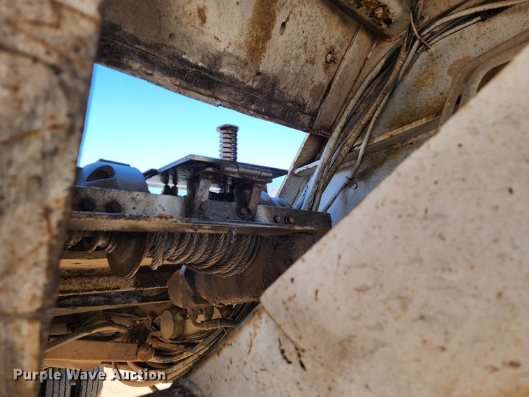 image for item JP9032 1994 Landoll 317A  drop deck equipment trailer