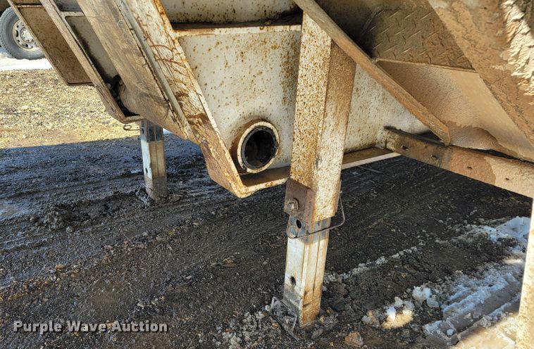 image for item JP9032 1994 Landoll 317A  drop deck equipment trailer