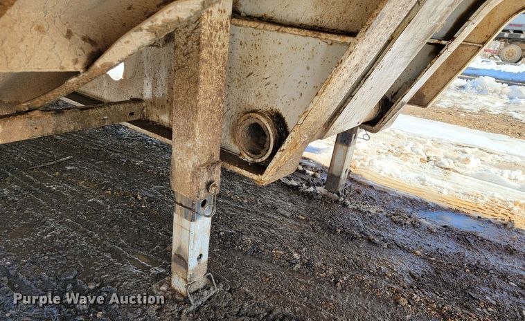 image for item JP9032 1994 Landoll 317A  drop deck equipment trailer