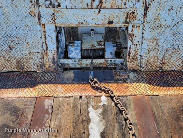 image for item JP9032 1994 Landoll 317A  drop deck equipment trailer