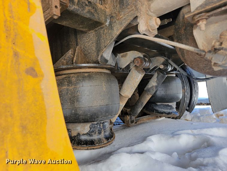 image for item JP9032 1994 Landoll 317A  drop deck equipment trailer