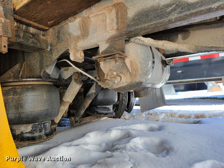 image for item JP9032 1994 Landoll 317A  drop deck equipment trailer