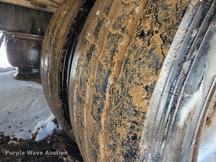 image for item JP9032 1994 Landoll 317A  drop deck equipment trailer