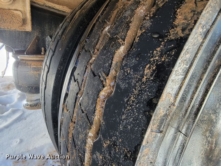 image for item JP9032 1994 Landoll 317A  drop deck equipment trailer