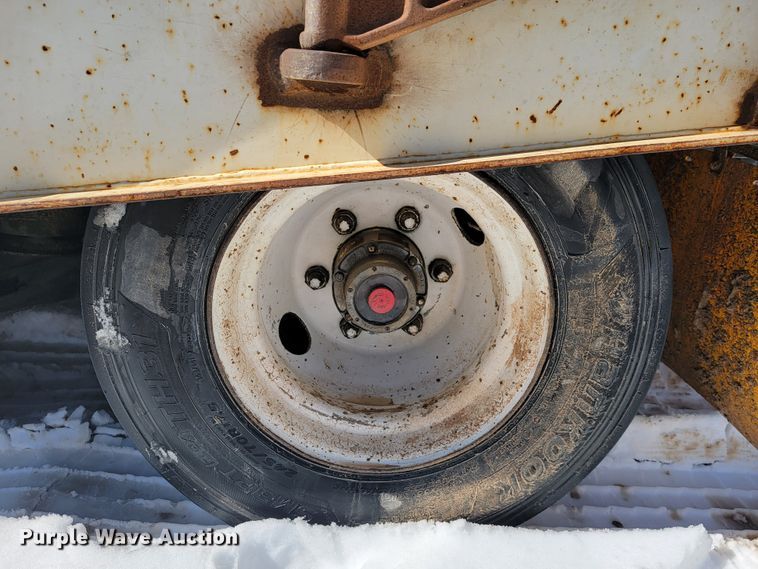 image for item JP9032 1994 Landoll 317A  drop deck equipment trailer