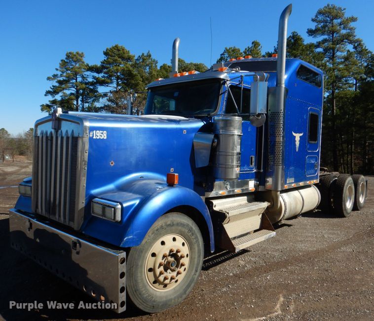 image for item JS9723 2007 Kenworth W900  semi truck