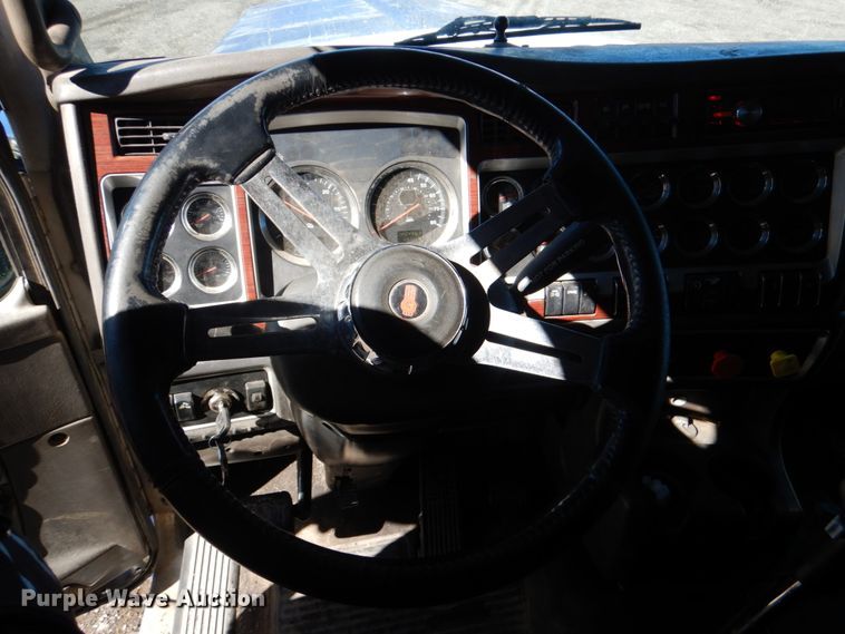 image for item JS9723 2007 Kenworth W900  semi truck