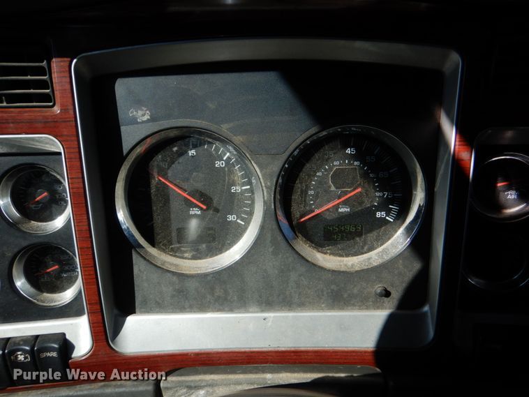 image for item JS9723 2007 Kenworth W900  semi truck