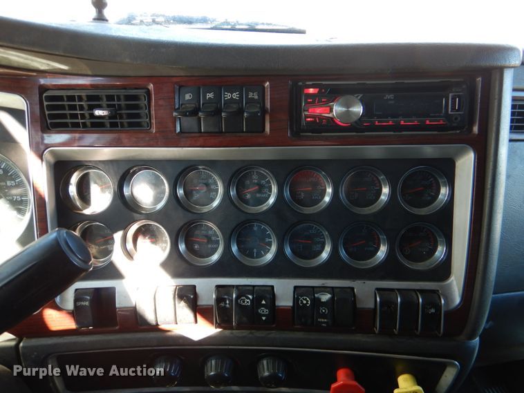 image for item JS9723 2007 Kenworth W900  semi truck