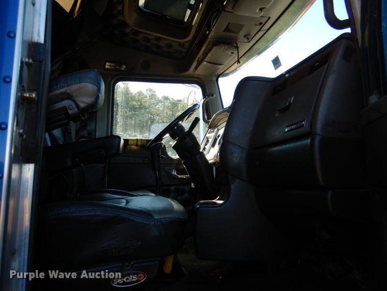 image for item JS9723 2007 Kenworth W900  semi truck