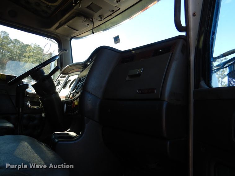 image for item JS9723 2007 Kenworth W900  semi truck